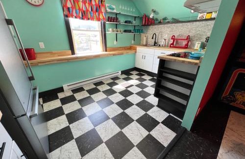 Bellefonte Appartement | Cool, Retro Getaway in Heart of Downtown
