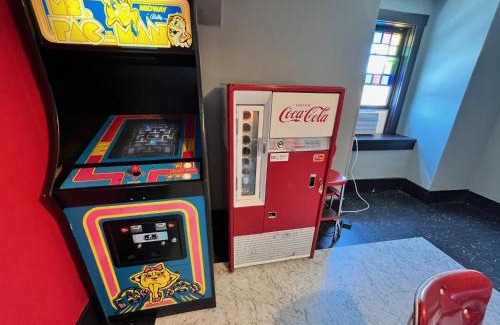 Bellefonte Appartement | Cool, Retro Getaway in Heart of Downtown