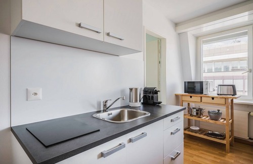 Seefeld Appartement | Cool Seefeld Studio, near Opera, 1 min to Lake, by Blueground