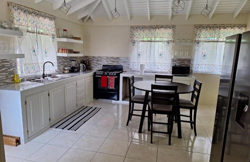 Fond Cani Maison | Cool Valley Guesthouse 3mins from Roseau 2bedrooms