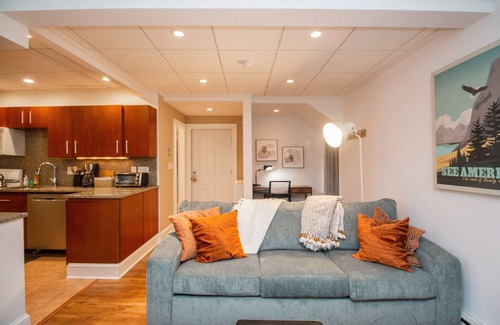Coolidge Corner South Side Appartement | Lower-Level 1BR Near Coolidge Corner & MBTA Access