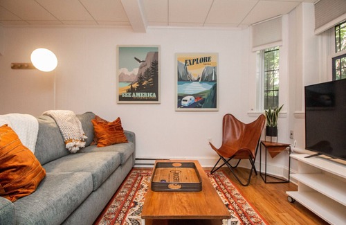 Coolidge Corner South Side Appartement | Lower-Level 1BR Near Coolidge Corner & MBTA Access