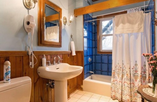 Coolidge Corner South Side Maison | Coolidge Corner Guest House