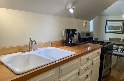 Cooperstown Maison | Cooper Park Carriage House - Downtown Cooperstown!