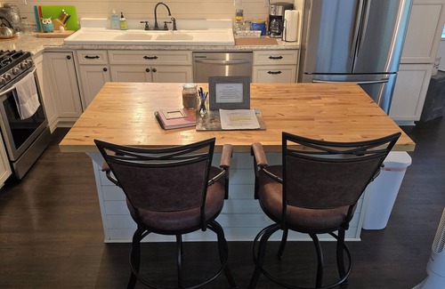 Cross Creek Maison | Cooper's Creekside in Cross Creek is located right on the creek with boat access