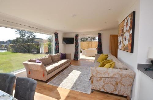 Hoveton Maison | Coots - beautiful property in the heart of Wroxham sits on the waterside