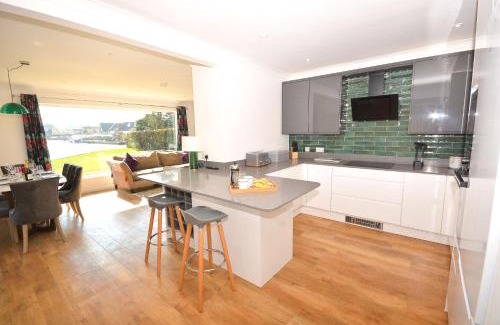 Hoveton Maison | Coots - beautiful property in the heart of Wroxham sits on the waterside