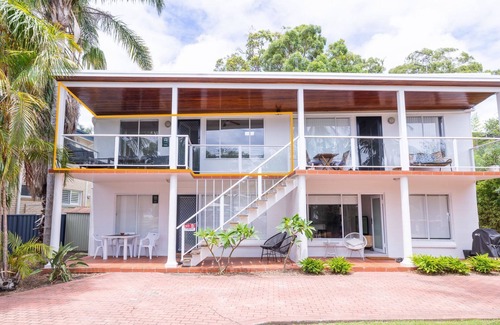 Corlette Appartement | Copacabana, 4/61 Sandy Point Rd - water views, air con and WiFi