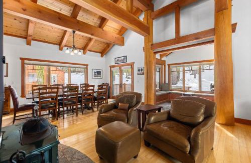 Alpine Meadows Maison | Copperleaf Lodge - Updated Alpine Meadows Chalet w Private Hot Tub, Ski Shuttle!