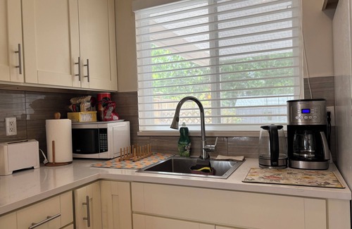 Port Coquitlam Maison | Coquitlam Center, Two-bedroom Suite, Newly Renovated, Steps to SkyTrain