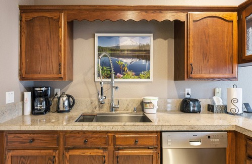 Brooklyn Maison | Cora Street Retreat - 2 bedrooms in Portland