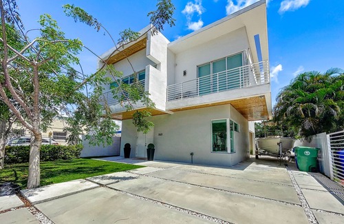 Coral Way Maison | Coral Gables home located in the heart of Miami