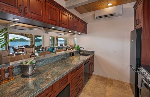 Estate Ben Runnels Gut Villa | Coral Point Villa ~ Luxury 5-bedroom villa in Coral Bay with Solar