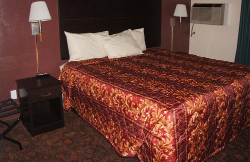 Waite Park Maison | Coratel Inn & Suites By Jasper Waite Park - Deluxe 1 King Bed Non-Smoking