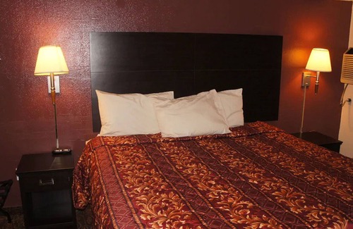 Waite Park Maison | Coratel Inn & Suites By Jasper Waite Park - Deluxe 1 King Bed Non-Smoking