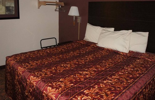 Waite Park Maison | Coratel Inn & Suites By Jasper Waite Park - Deluxe 1 King Bed Non-Smoking