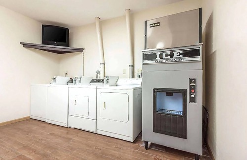 McCook Hôtel | Coratel Inn & Suites By Jasper McCook - Deluxe 1 King Bed NS