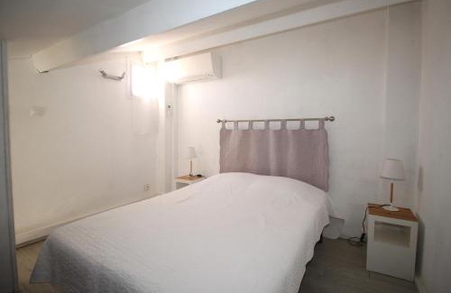 Les Arenes Maison | CORAUX - Maisonnette 4 pers avec piscine et parking