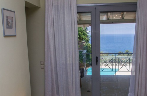 Melissi Maison | Corinthian Residence, une villa sophistiquée et confortable avec piscine privée