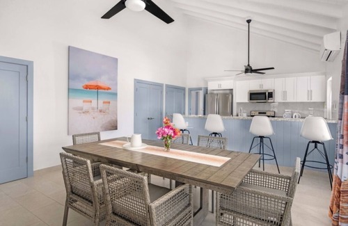 Cockburn Town Maison | CorkTree Villa: 2 BDR