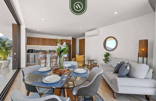 Lazaro Cardenas Appartement | Corner 2 BR Condo - Rooftop Pool with Oceanview