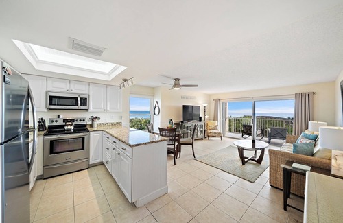Stuart Maison | Available January! Corner Oceanfront Condo Stunning Views S. Hutchinson Island