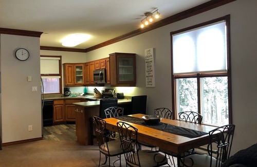 Silver Star Mountain Copropriété | Disponible pour Noël - Condo Deluxe 2 chambres / 2 salles de bain (7 personnes) Animaux acceptés
