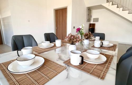 Klang Maison | Corner House BBR fit 1-14 Pax near Setia Alam SCCC