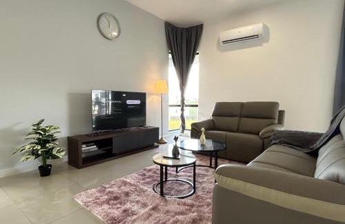 Klang Maison | Corner House BBR fit 1-14 Pax near Setia Alam SCCC