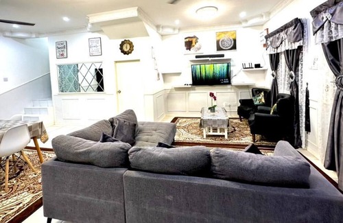 Sandakan Maison | Corner Lot House at Taman Bahagia Batu 7 Sandakan. 2 Minutes to the Airport!