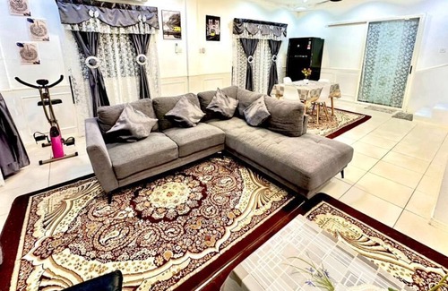 Sandakan Maison | Corner Lot House at Taman Bahagia Batu 7 Sandakan. 2 Minutes to the Airport!