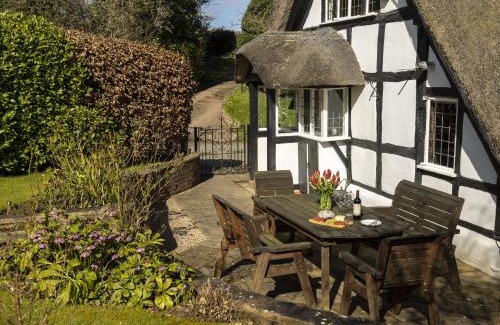 Harvington Maison | Corner Thatch