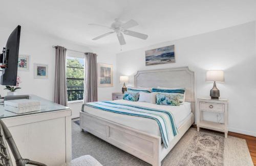 Park Shore Maison | Corner Unit Updated And Near Lobby