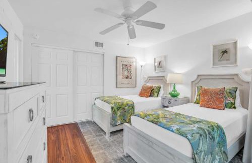 Park Shore Maison | Corner Unit Updated And Near Lobby