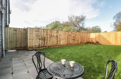Weston-super-Mare Cottage | CORONATION COTTAGES NO.2, character holiday cottage in North Worle