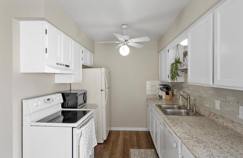 Southwyck Maison | Corporate Housing Townhouse Cozy yet spacious with finished basement.