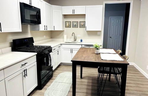 Lake Station Appartement | Corporate Loft near Merrillville/Crown Point