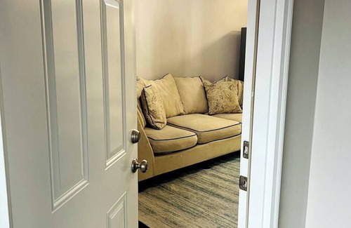 Lake Station Appartement | Corporate Loft near Merrillville/Crown Point
