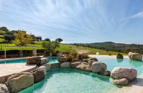 Arcidosso Appartement | Cortile, Fattoria la Pieve, Roccalbegna, Grosseto and Maremma