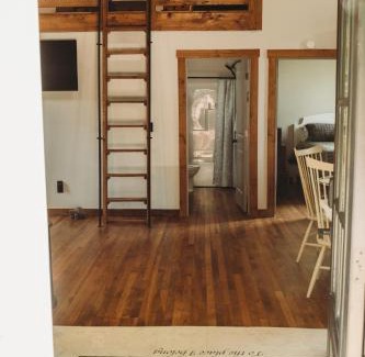 Procious Maison | Corton Lodge on the Elk River - Riverview Suite