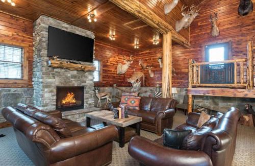 Keene Maison | Coschocton Hills - 2 Luxury Log Cabins - Lake