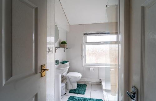 Coventry Appartement | Cosmopolitan Comforts Flat