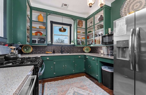 Fredericksburg Maison | Cosmopolitan- Hot Tub, Heated Pool & Fire Pit