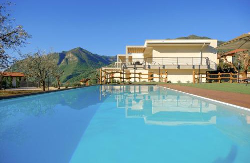 Zorzino Appartement | Costa Blu - Pool & terrace lake view