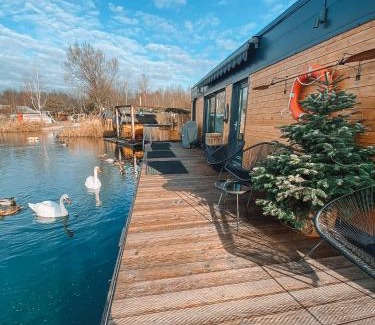 Kryspinow Appartement | Costa del Kryspi Całoroczne Domy na Wodzie
