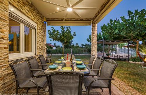 Tempi Maison | Costa Petra - Luxury Seaside Cottage with Garden - Vacation House for families in Greece