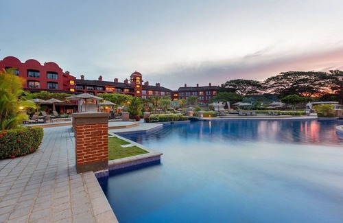 Herradura Station Balnéaire | Costa Rica beach resort by Marriott, right next to Marina