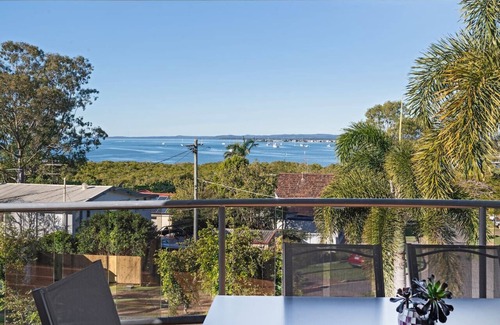 Ormiston Maison | Costal 4BR Ormiston Home w/Pool & Wide Sea Views