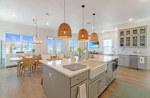 Ono Island Maison | Costie’s Place | Luxury Waterfront Home w/ Boat Dock, Pool & Pickleball – Perdido Key