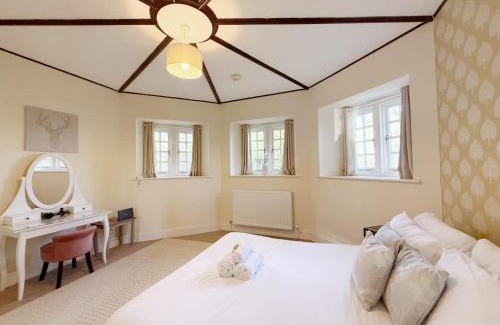 Langford Maison | Cosy 1-bedroom cottage next to Combe Lodge Venue